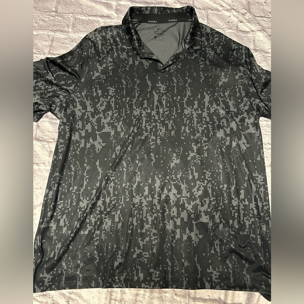 Men’s Nike golf shirt